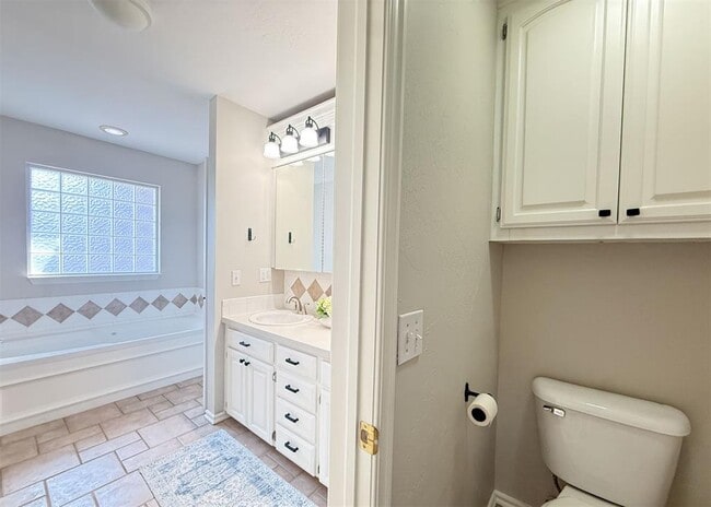 Building Photo - 18212 Willow Oak Ln