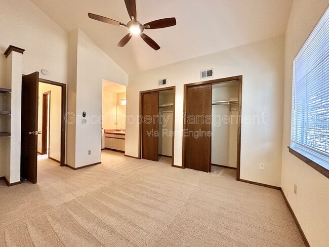 Building Photo - 715 Julian Cir