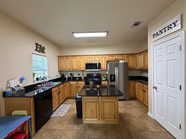 Building Photo - 1529 Bentley Cir