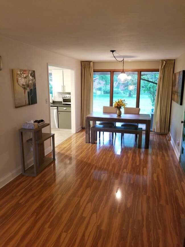 Building Photo - Beautiful Home Located in Historic Urbana