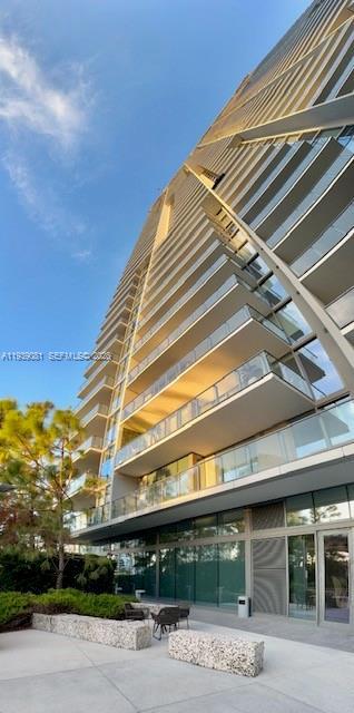 Building Photo - 68 SE 6th St