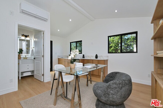 Building Photo - 26065 Farmfield Rd