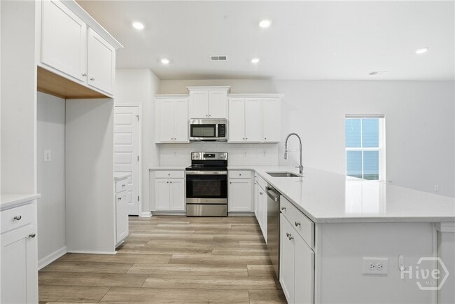 Building Photo - 145 Binscombe Ln