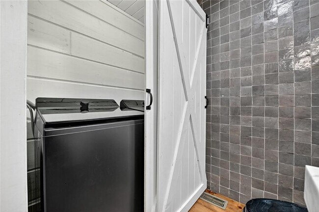 Building Photo - 545 Chestnut Ridge Cir