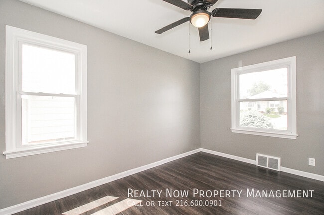 Building Photo - 11912 Derby Rd