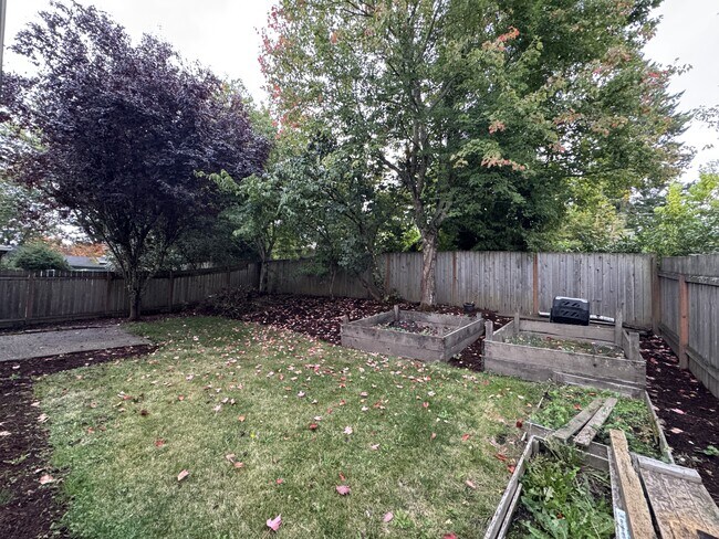 Building Photo - 4534 SW Pasadena St