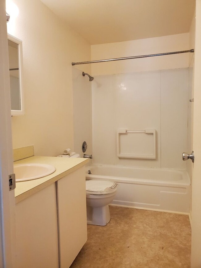 Building Photo - FG: 01010 E 35th