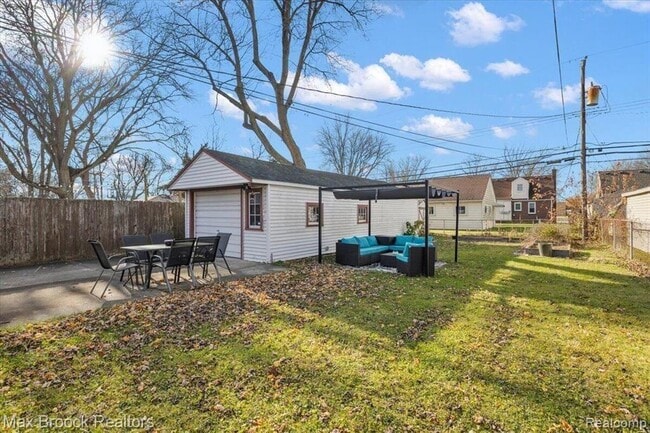 Building Photo - 3207 N Altadena Ave