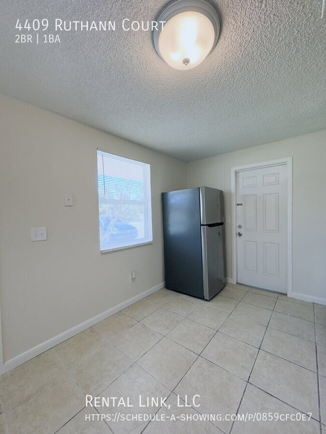 Building Photo - Recently renovated 2-bedroom duplex in Nor...