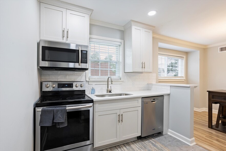 Building Photo - 2846 Walton Way