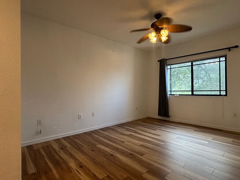 Building Photo - 2811 Grande Pky