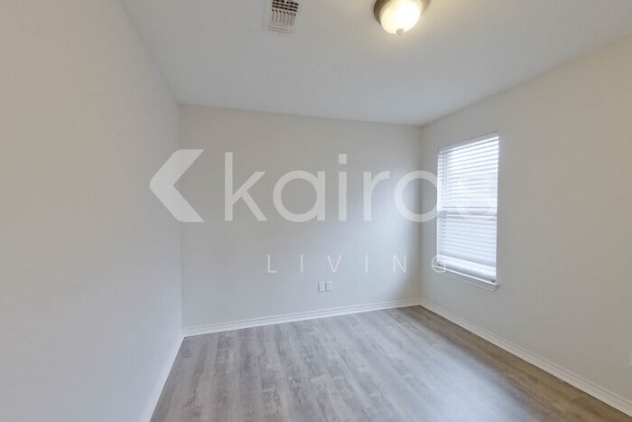 Building Photo - 2421 NW 158th St