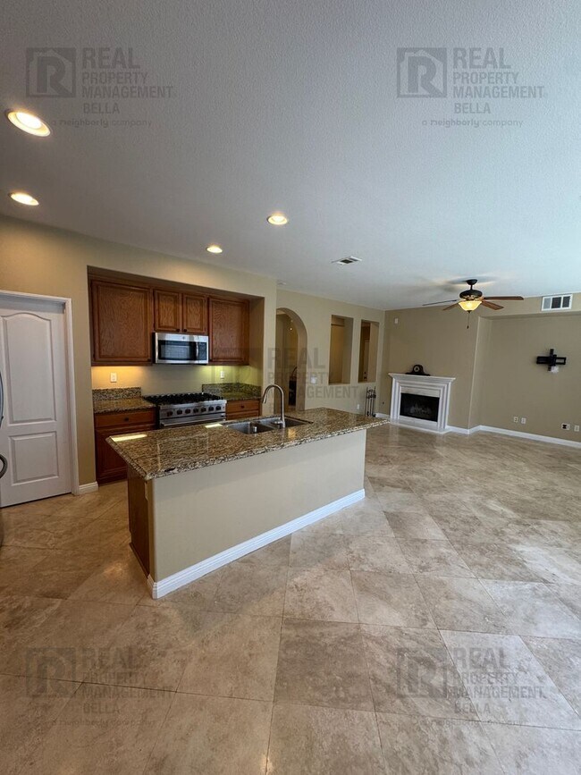 Building Photo - Ideal Layout! 4 Bedroom Home with Main Floor Bed/Bath & Open Loft