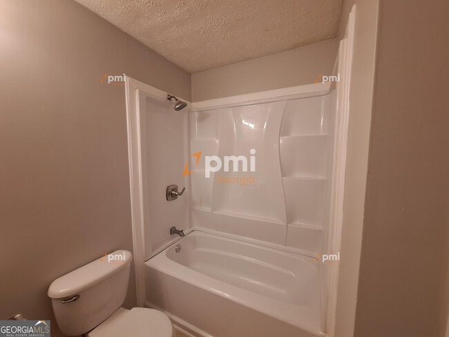 Building Photo - 5955 Sutton Pl