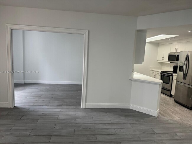 Building Photo - 701 Brickell Key Blvd