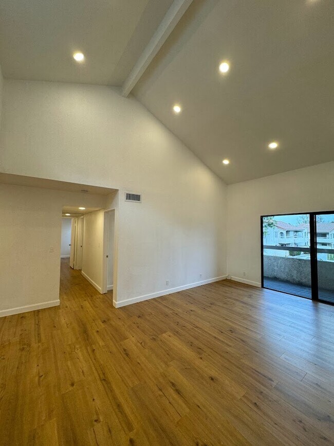 Building Photo - 25015 Peachland Ave