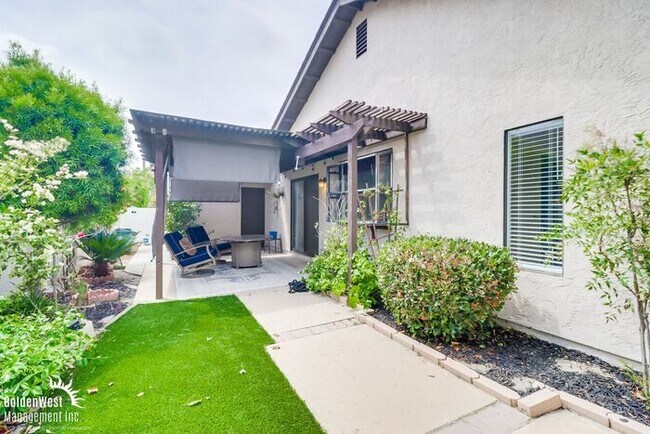 Building Photo - Captivating 3Bdm 2Ba Home in Rancho San Diego
