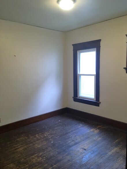 Building Photo - 588 Schiller Ave