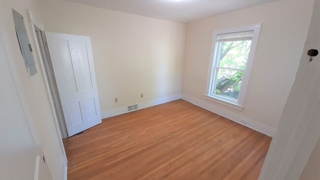 Building Photo - 410 S Aurora St