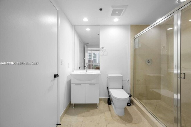 Building Photo - 495 Brickell Ave