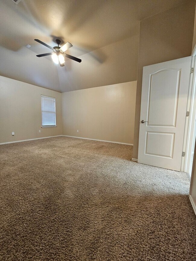 Building Photo - (3) Bed/(2) Bath in NE Norman Avail NOW!