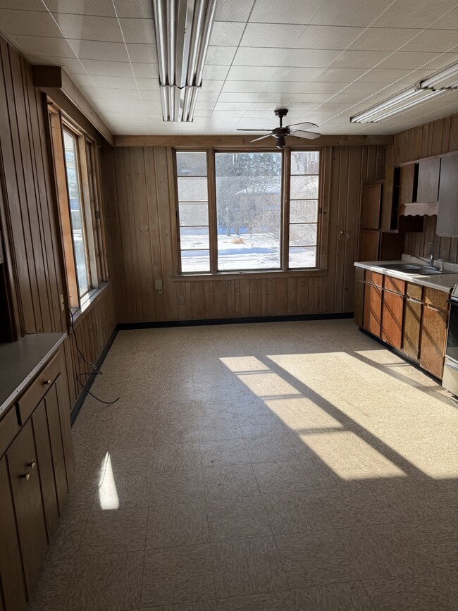 Building Photo - 107 Cottage St