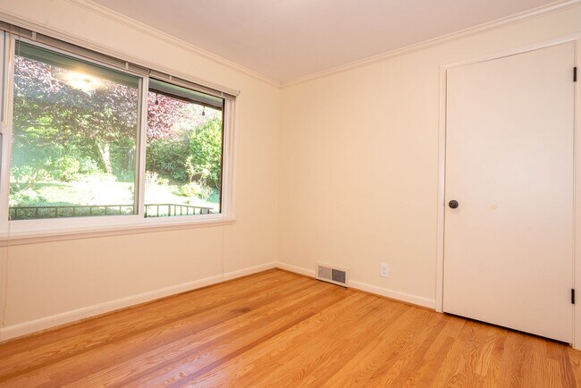Building Photo - Beautiful Magnolia Brick close to village ...