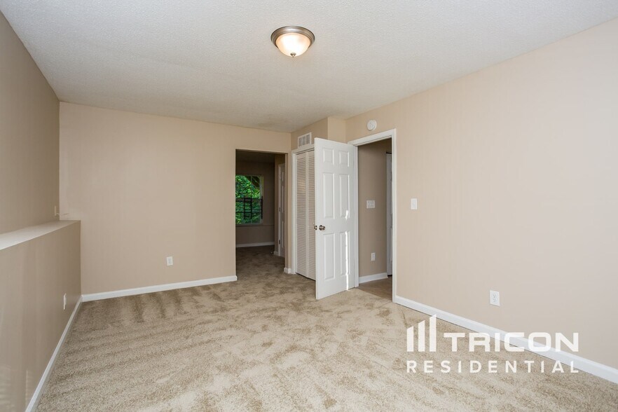 Building Photo - 5795 Wellborn Oaks Ct