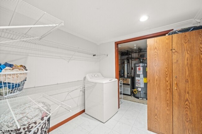 Building Photo - 376 Mt Vernon St
