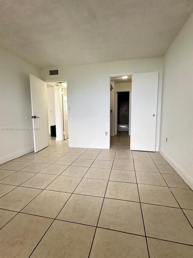 Building Photo - 1805 Sans Souci Blvd