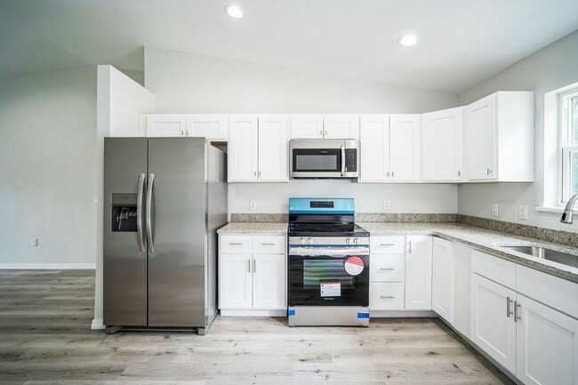 Building Photo - Charming New 3BED-2BATH Apartment in Bartow FL