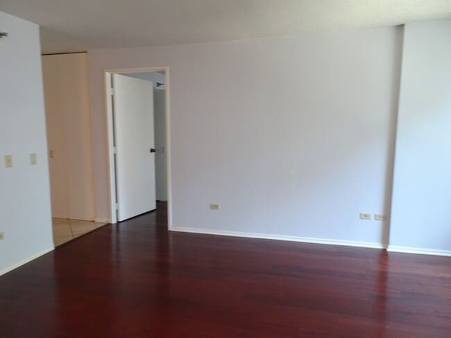 Building Photo - 440 N McClurg Ct