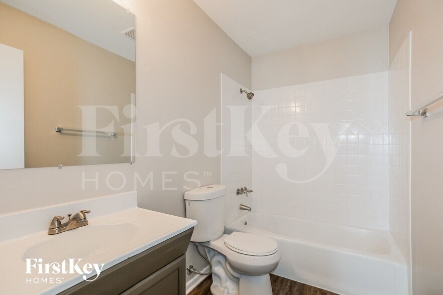 Building Photo - 8418 NW 68th St