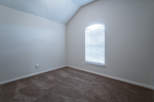 Building Photo - 6702 Albion Cresent Dr