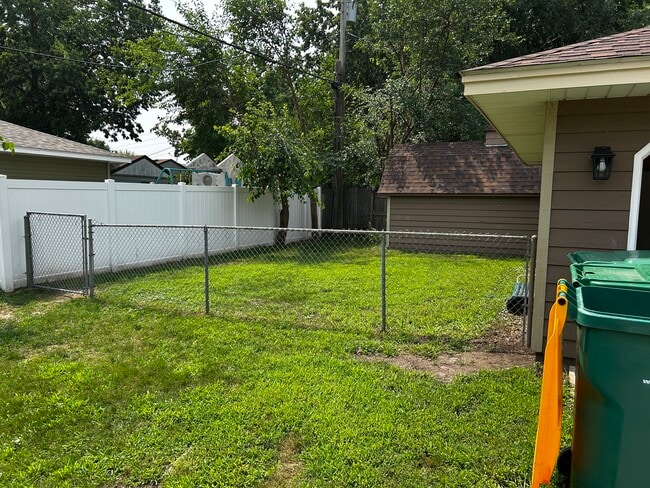 Building Photo - 5827 Jersey Ave N