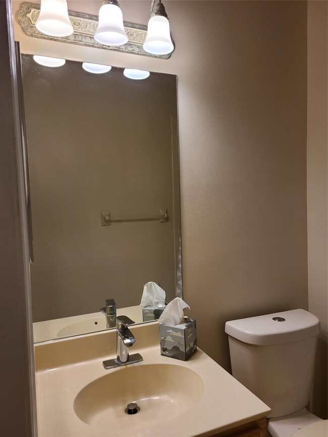 Building Photo - 4740 SW 12th Pl