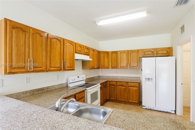 Building Photo - 17120 SW 92nd Ct
