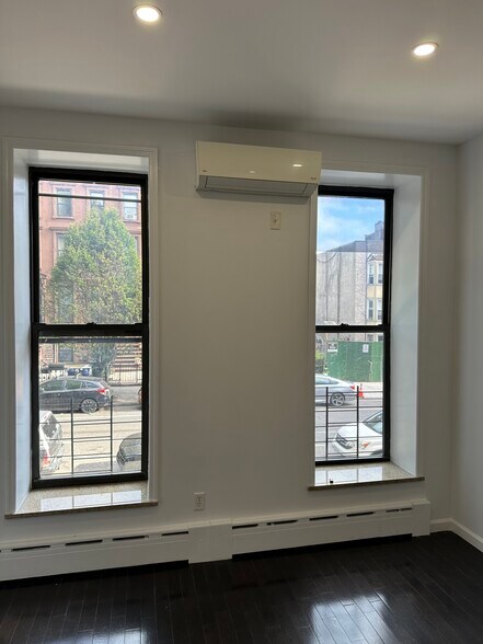 Building Photo - 625 Willoughby Ave