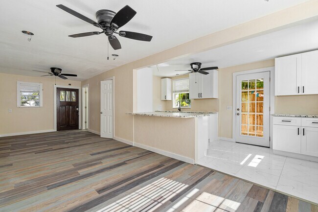 Building Photo - 3310 E Maritana Dr