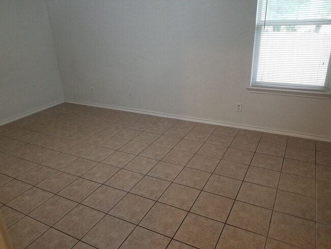 Building Photo - 312 Jeff Gordon Dr