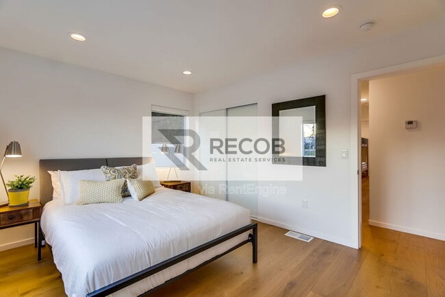 Building Photo - 2641 Curlew St