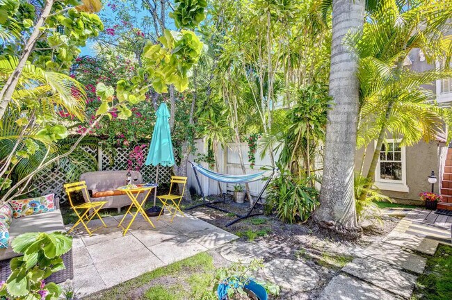 Building Photo - 2800 Broadway