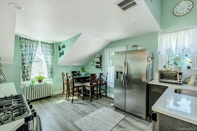 Building Photo - 43 James St