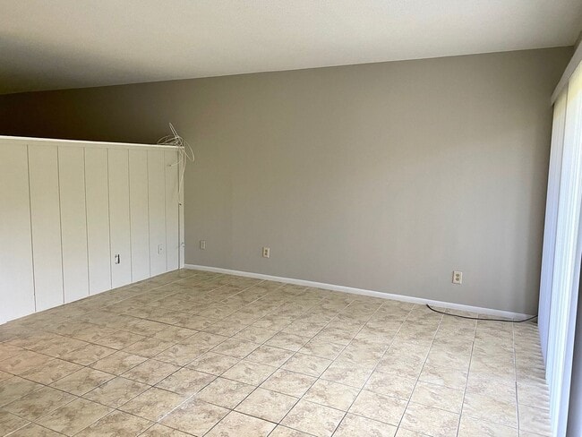 Building Photo - For Rent: Spacious Studio at the Capistran...