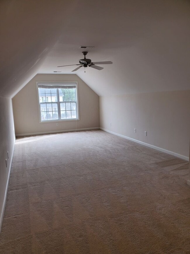 Building Photo - BEAUTIFUL 3 BEDROOM HOME!
