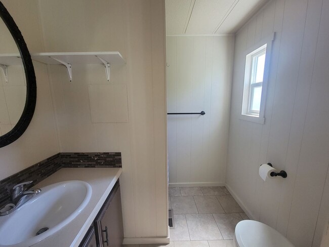 Building Photo - Comfortable Richland Home with Large Yard ...