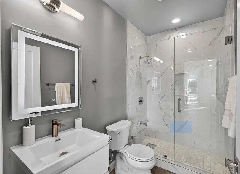 main floor bathroom with shower - 1549 Lucretia Ave