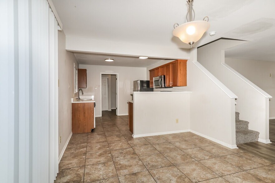Building Photo - 10936 Mansfield Way