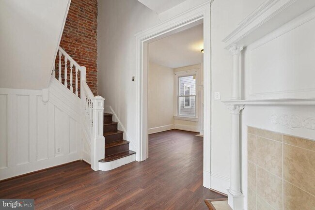 Primary Photo - 223 R St NW