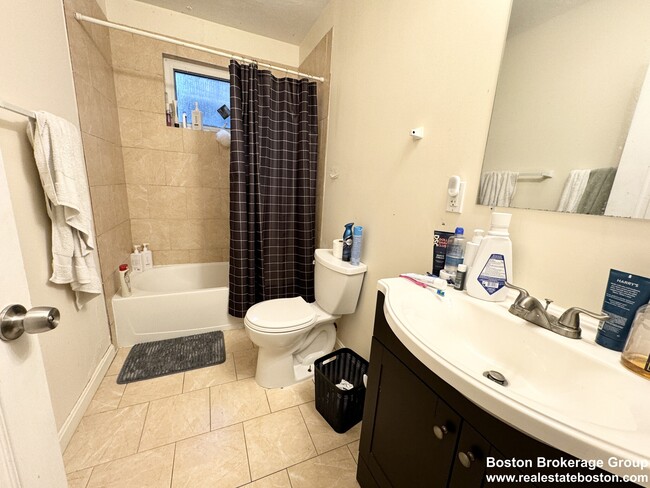 Building Photo - 93 A Hillside St